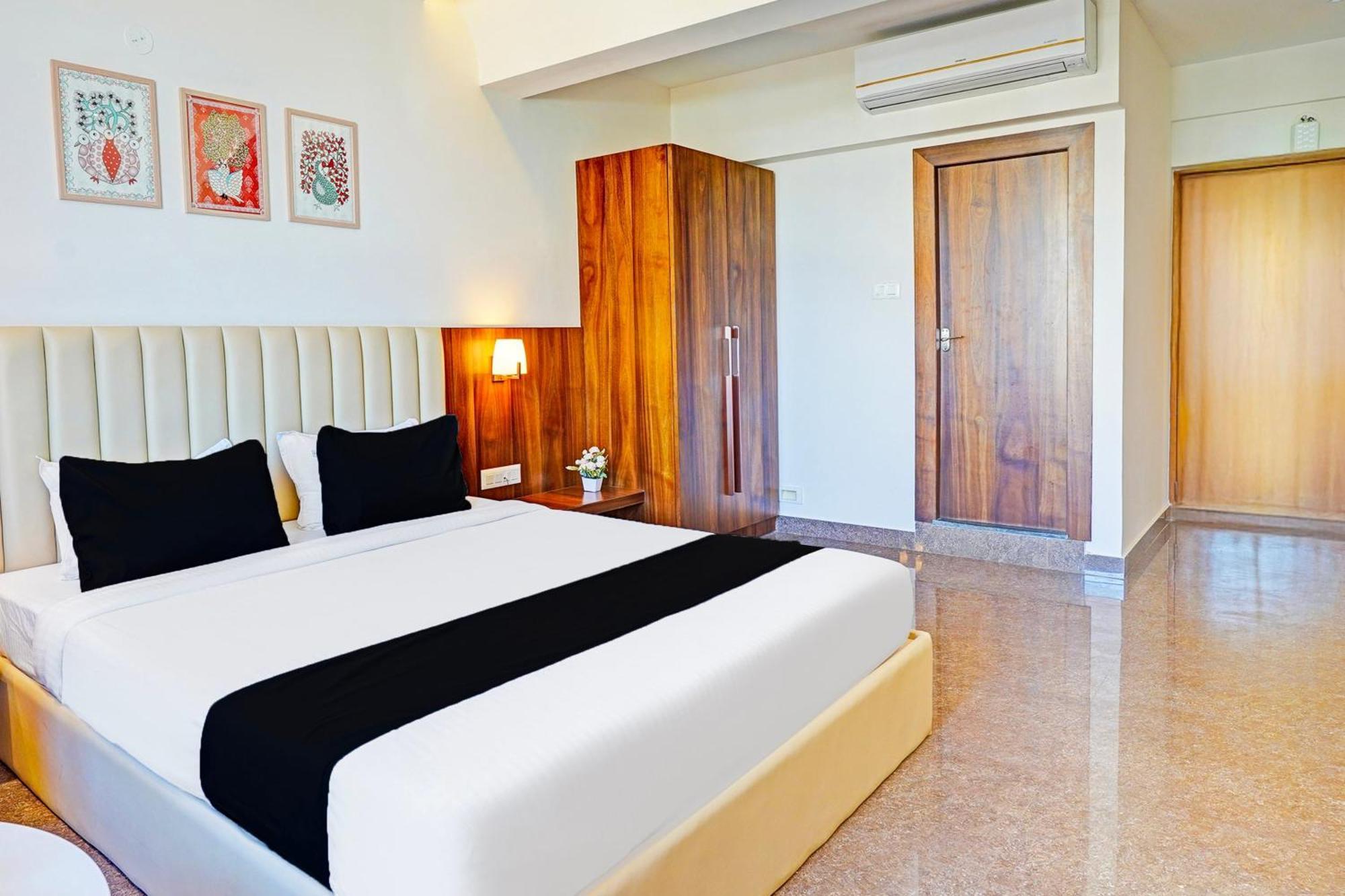 Super Townhouse Oak Electronic City Formerly Hotel Trubell Kammasandra المظهر الخارجي الصورة