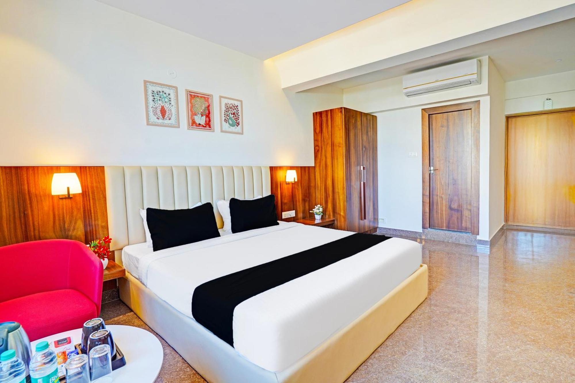 Super Townhouse Oak Electronic City Formerly Hotel Trubell Kammasandra المظهر الخارجي الصورة