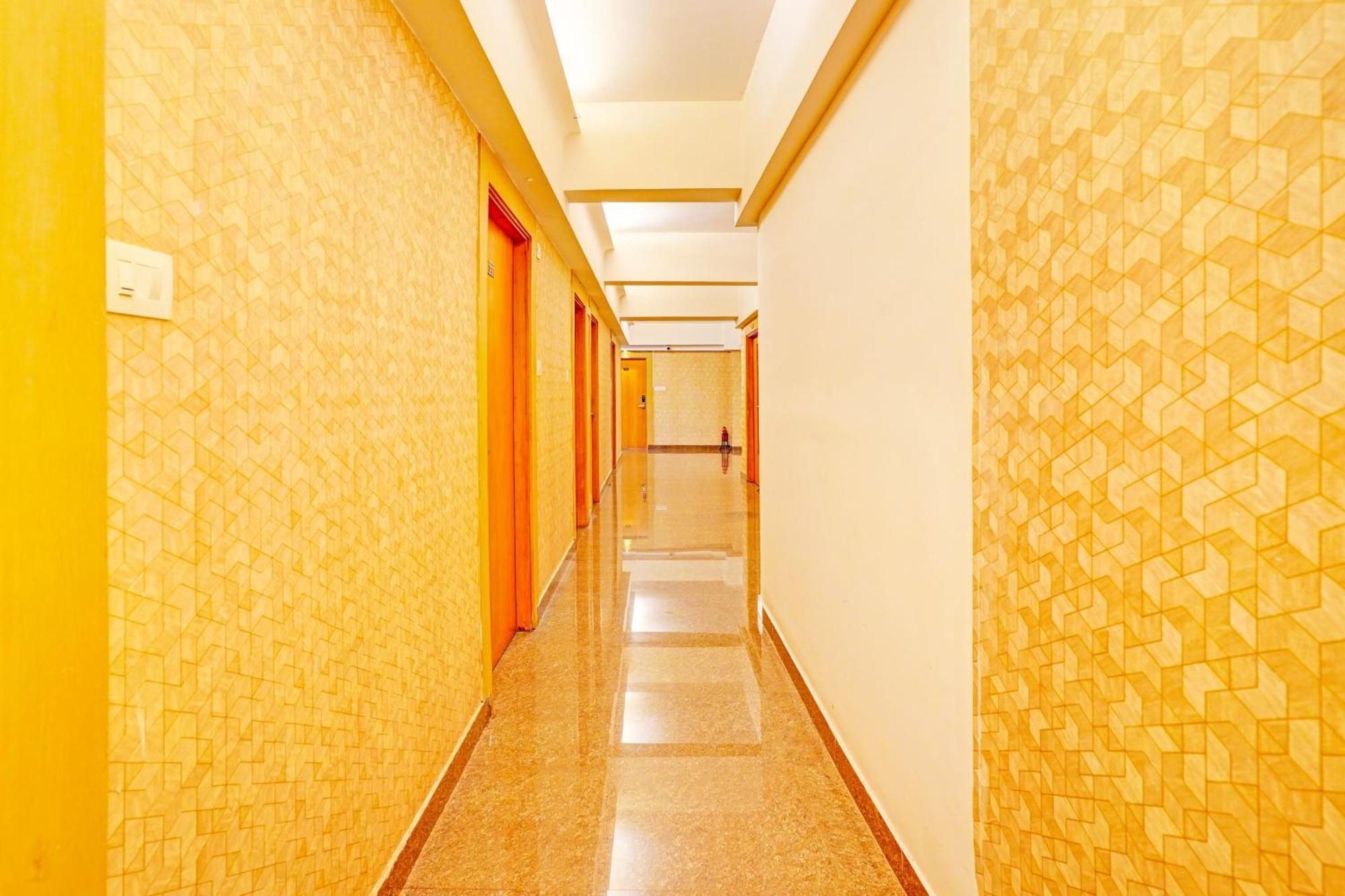 Super Townhouse Oak Electronic City Formerly Hotel Trubell Kammasandra المظهر الخارجي الصورة