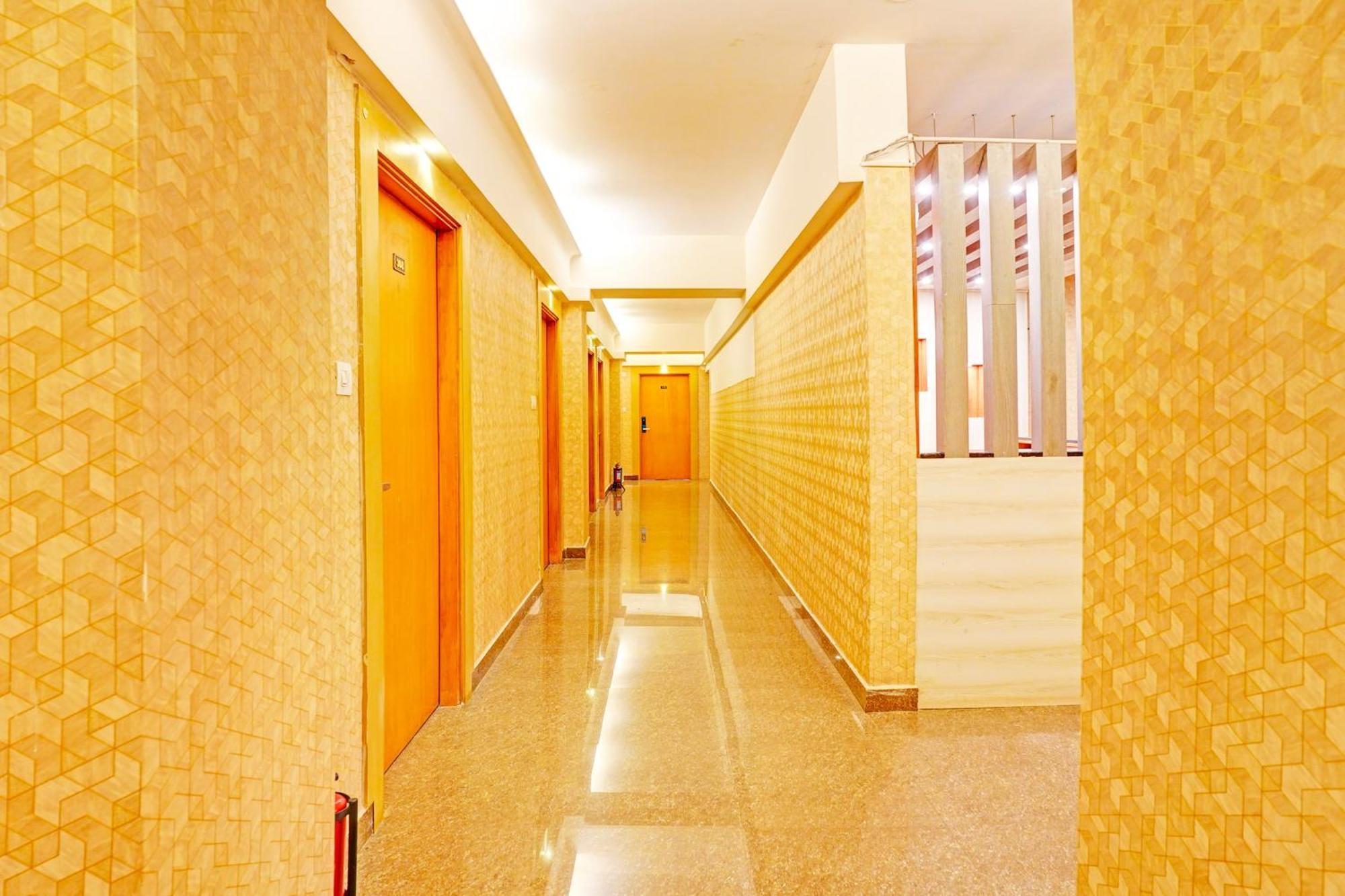 Super Townhouse Oak Electronic City Formerly Hotel Trubell Kammasandra المظهر الخارجي الصورة