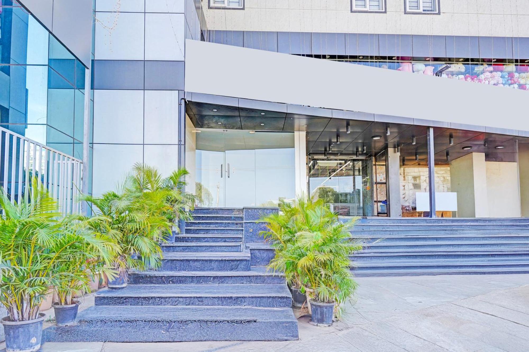 Super Townhouse Oak Electronic City Formerly Hotel Trubell Kammasandra المظهر الخارجي الصورة