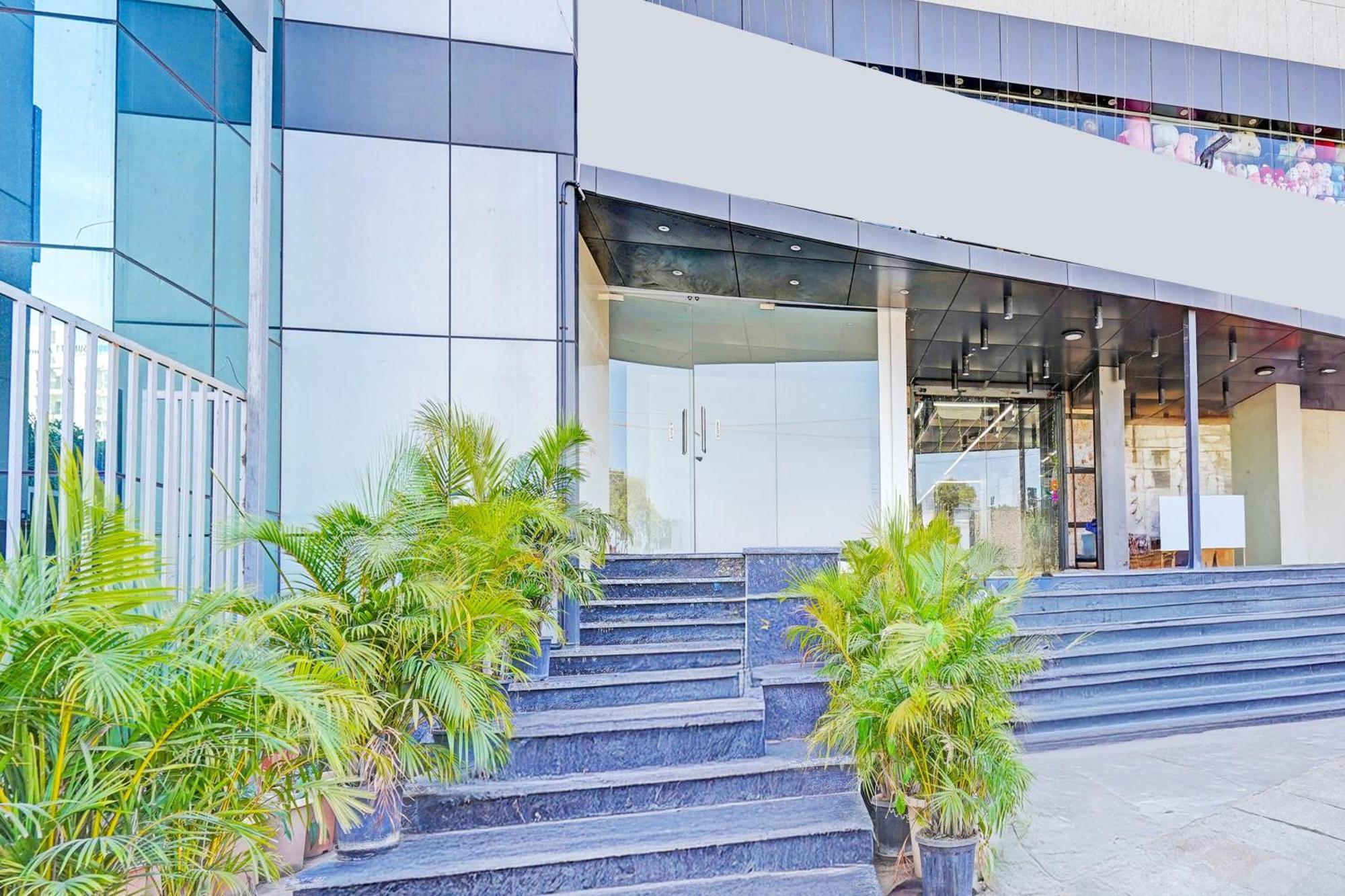 Super Townhouse Oak Electronic City Formerly Hotel Trubell Kammasandra المظهر الخارجي الصورة